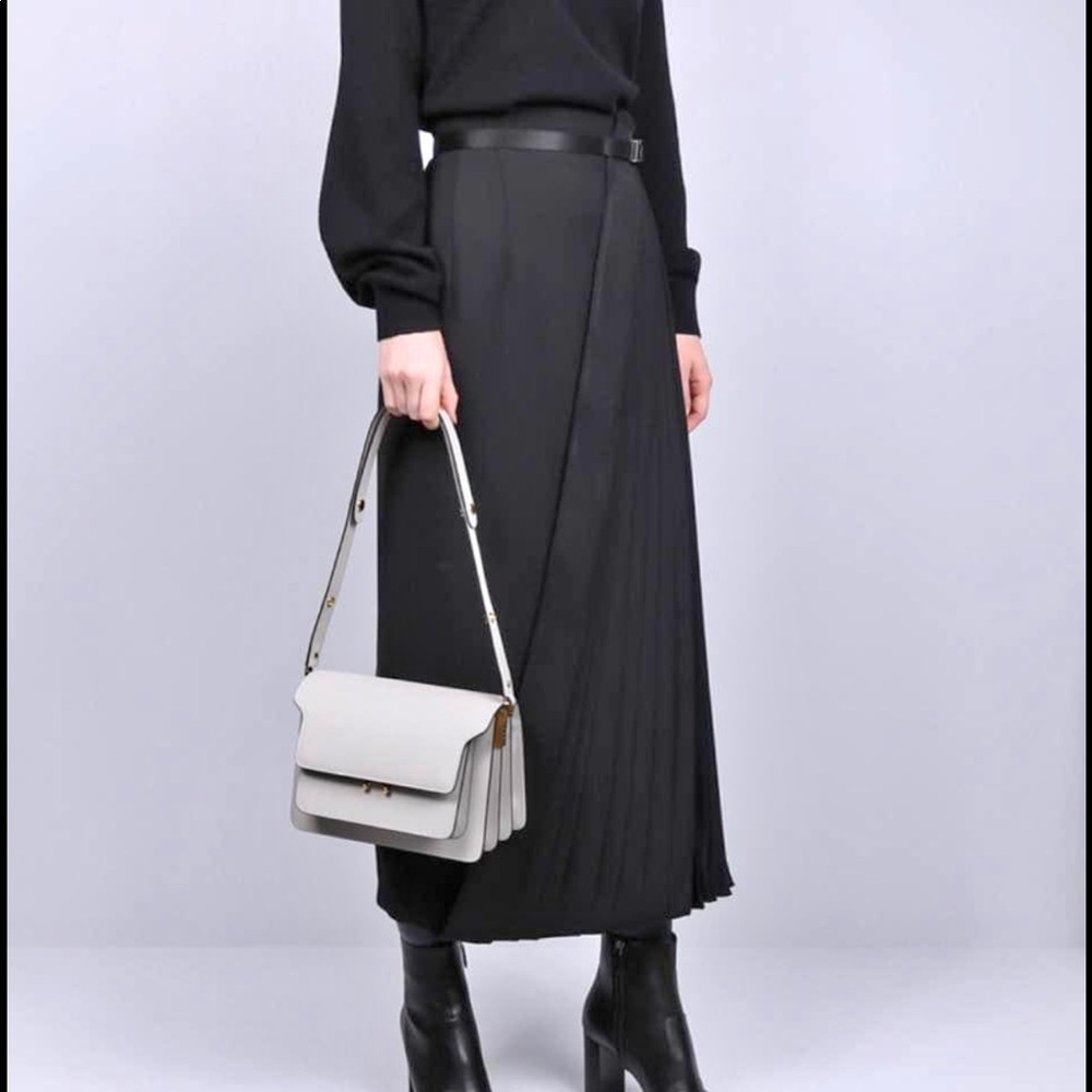 BNWT Prada skirt Gonna. Colour Nero. Size 40.